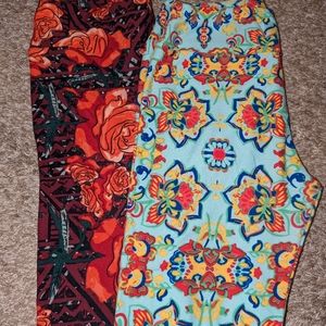 ❤️2 pair of LulaRoe floral leggings